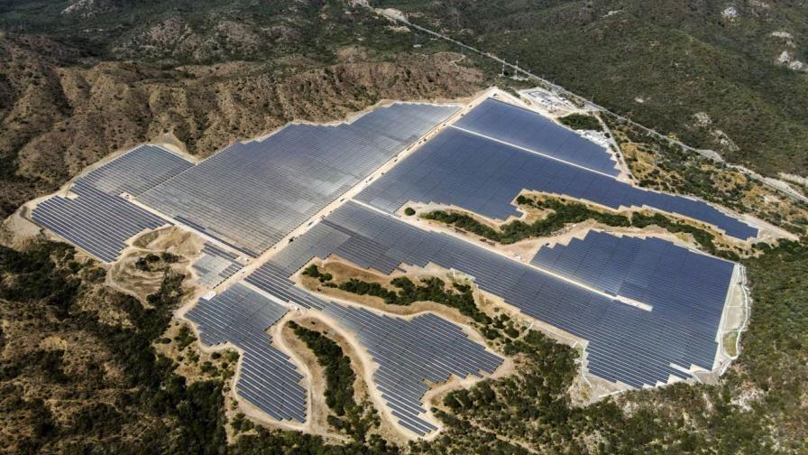 AES Dominicana y TotalEnergies forman consorcio para desarrollo de energía renovable