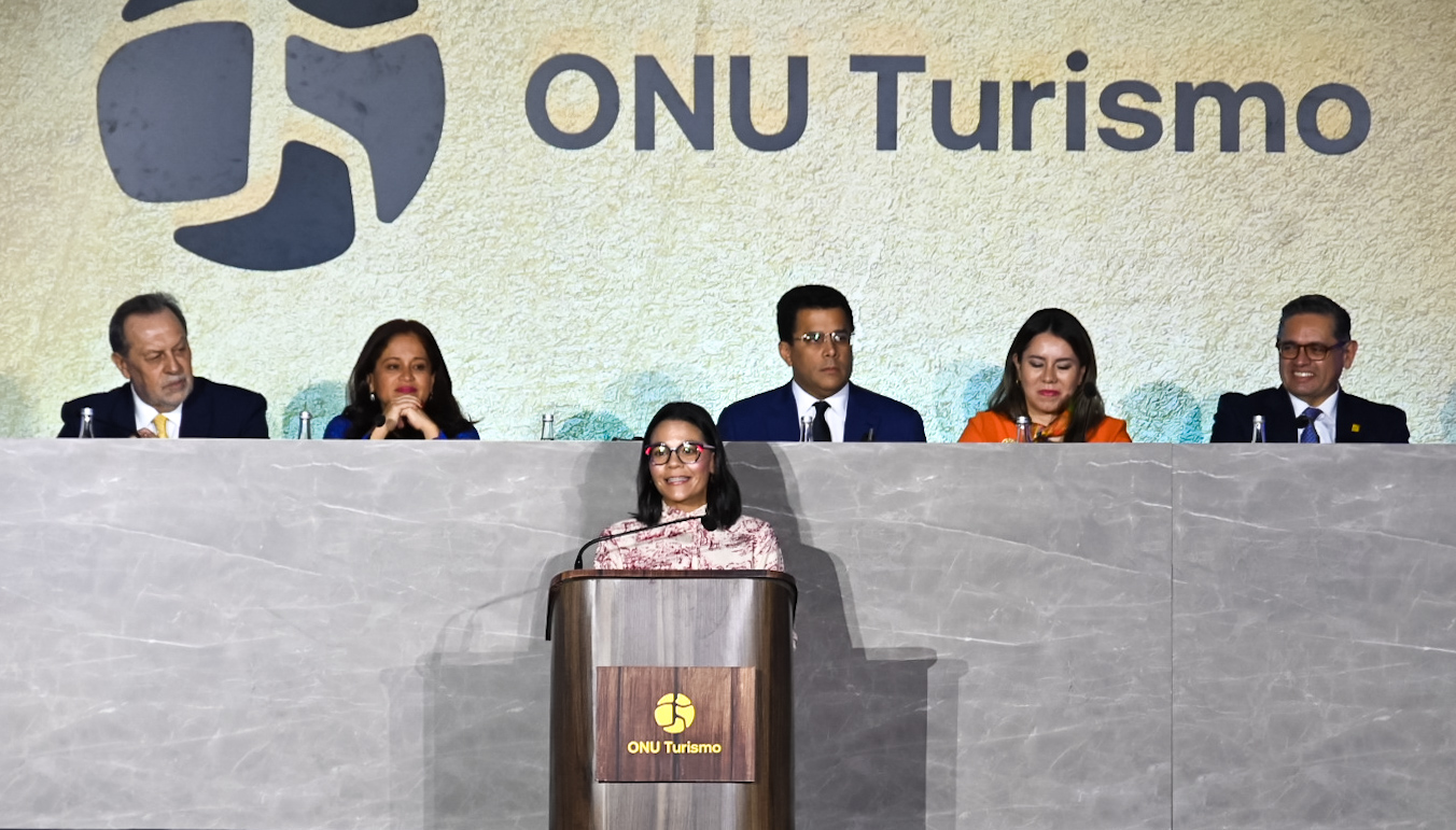 Destacan liderazgo regional de David Collado como ministro de Turismo