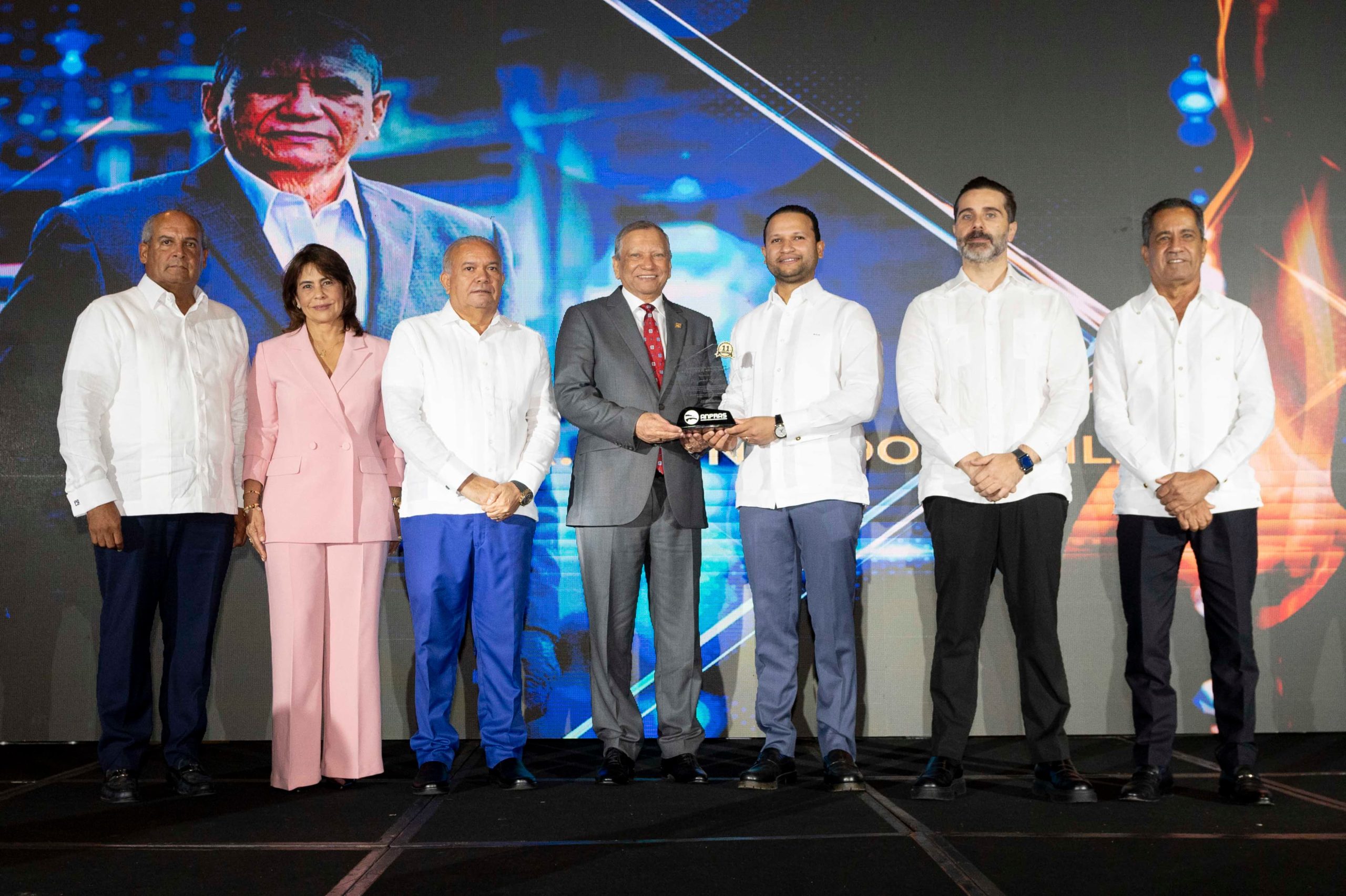 Productores de asfalto reconocen al doctor Leonardo Aguilera por su apoyo al desarrollo del sector