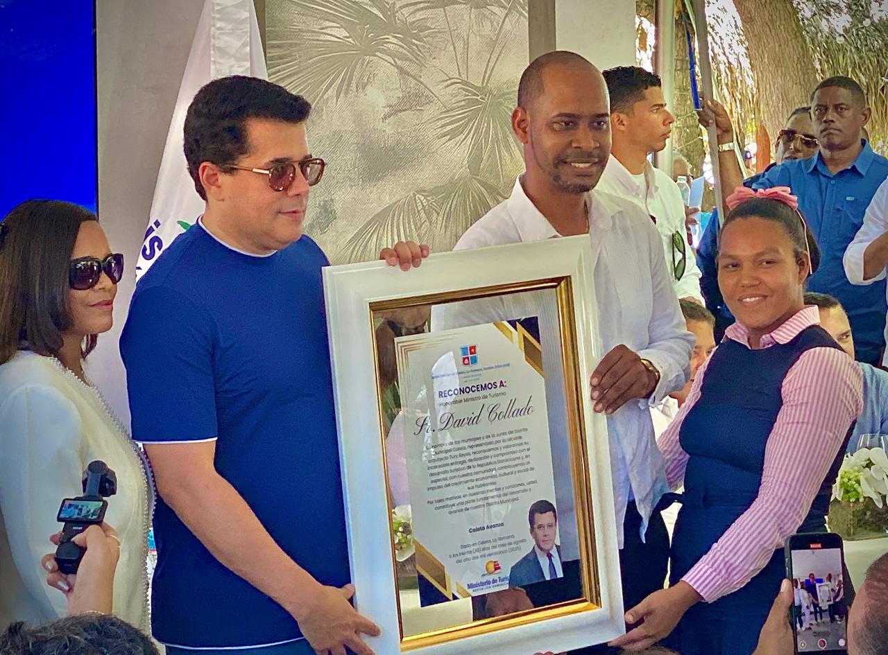 Collado entrega modernizado muelle en Caleta, La Romana