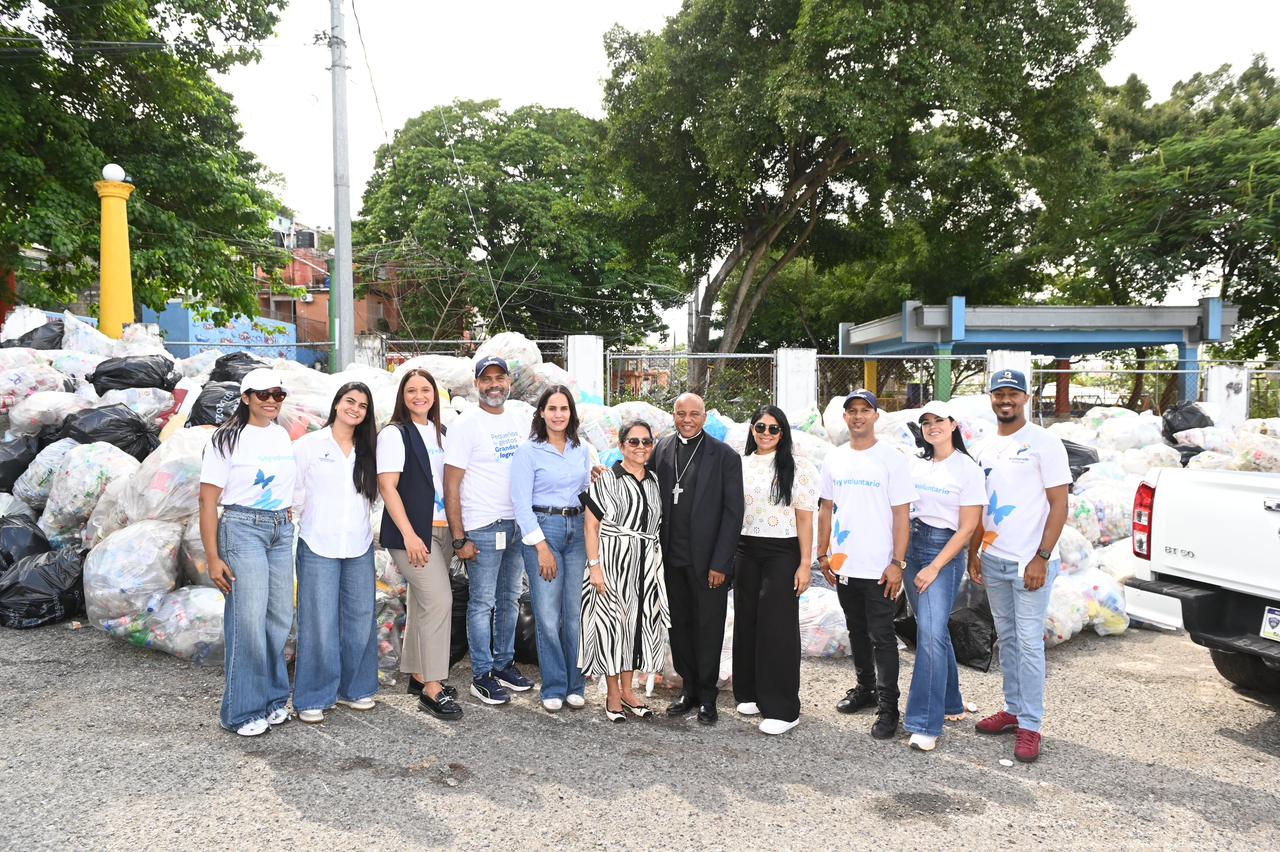 Voluntariado Banreservas beneficia cientos de personas en jornada del programa “Vida para el Ozama”