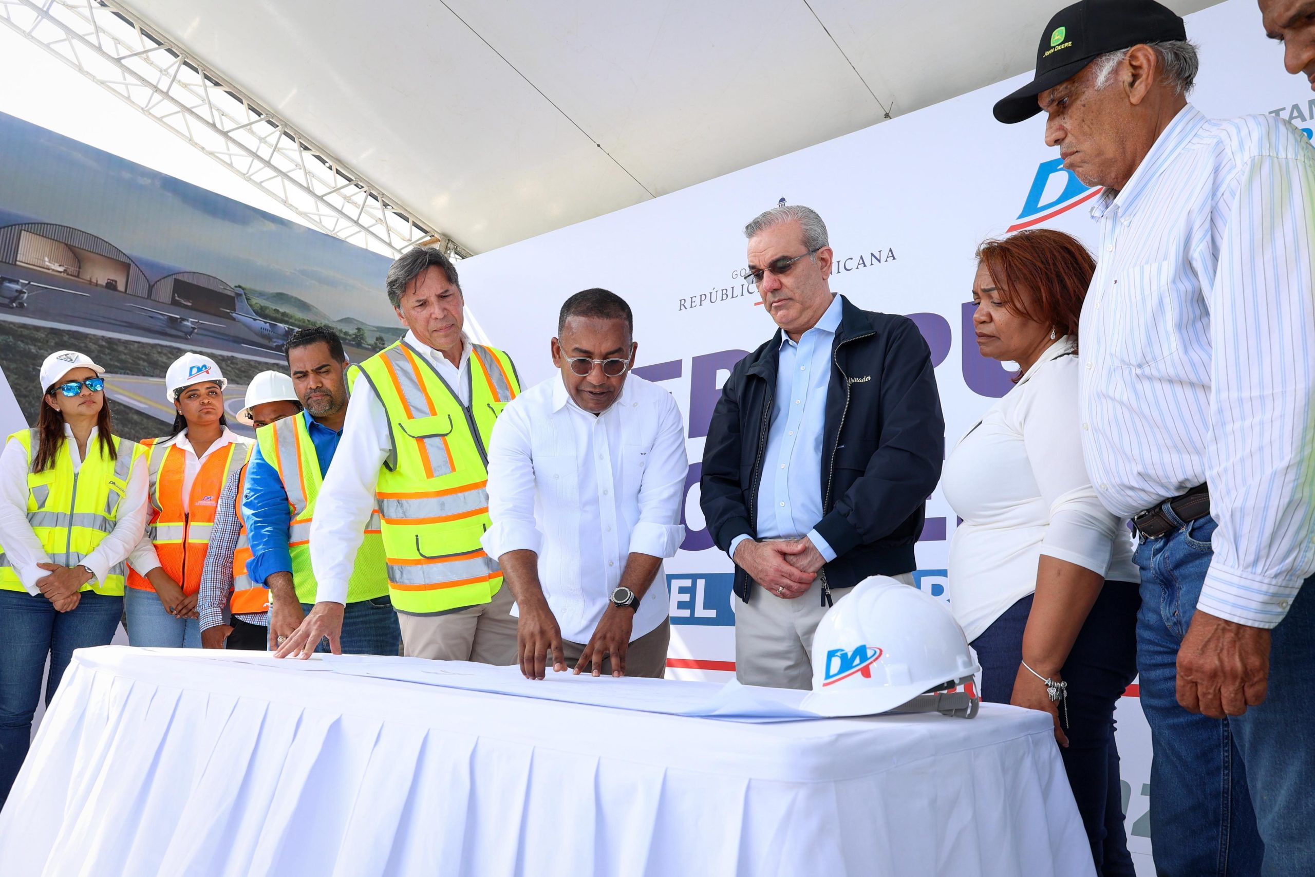 Presidente Abinader supervisa avances del Aeropuerto Doméstico El Granero del Sur, San Juan
