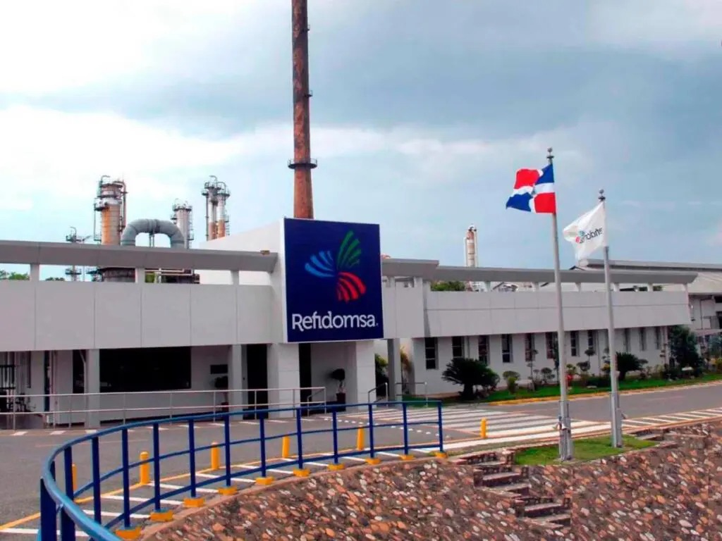 Refidomsa obtiene su primera licencia de reexportación de derivados de petróleo otorgada por el MICM