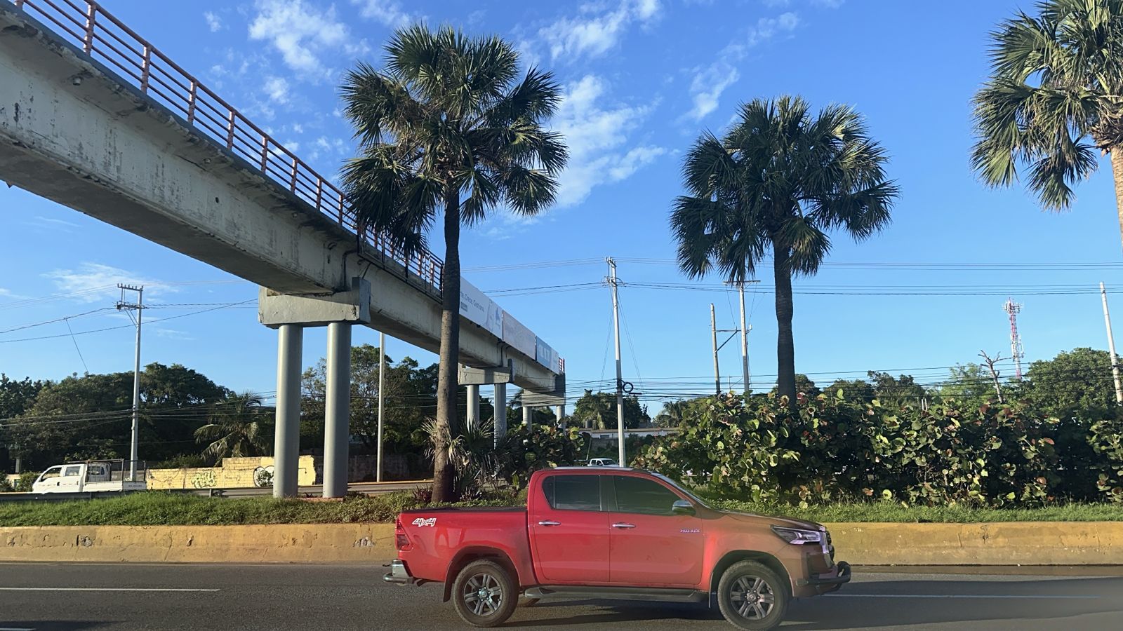 A solicitud de Obras Públicas, Edeeste suspenderá el servicio la madrugada del domingo y lunes en sectores periféricos de la autopista Las Américas