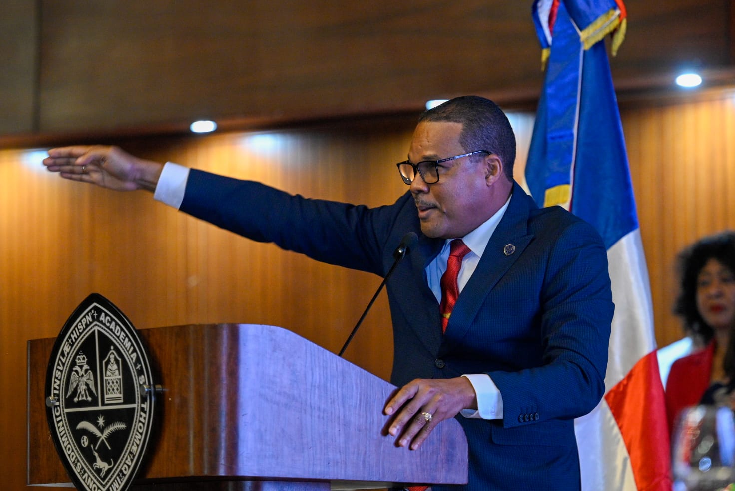 Con aires de innovación y continuidad Radhamés Silverio presenta candidatura a rector en la UASD