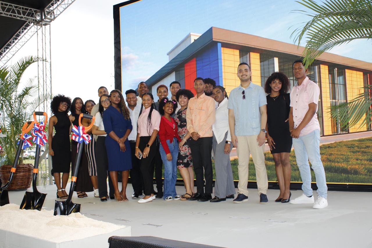 El Clúster Turístico La Romana Bayahibe celebra el primer picazo del Centro Gastronómico de UNIROMANA como hito estratégico para la competitividad del destino