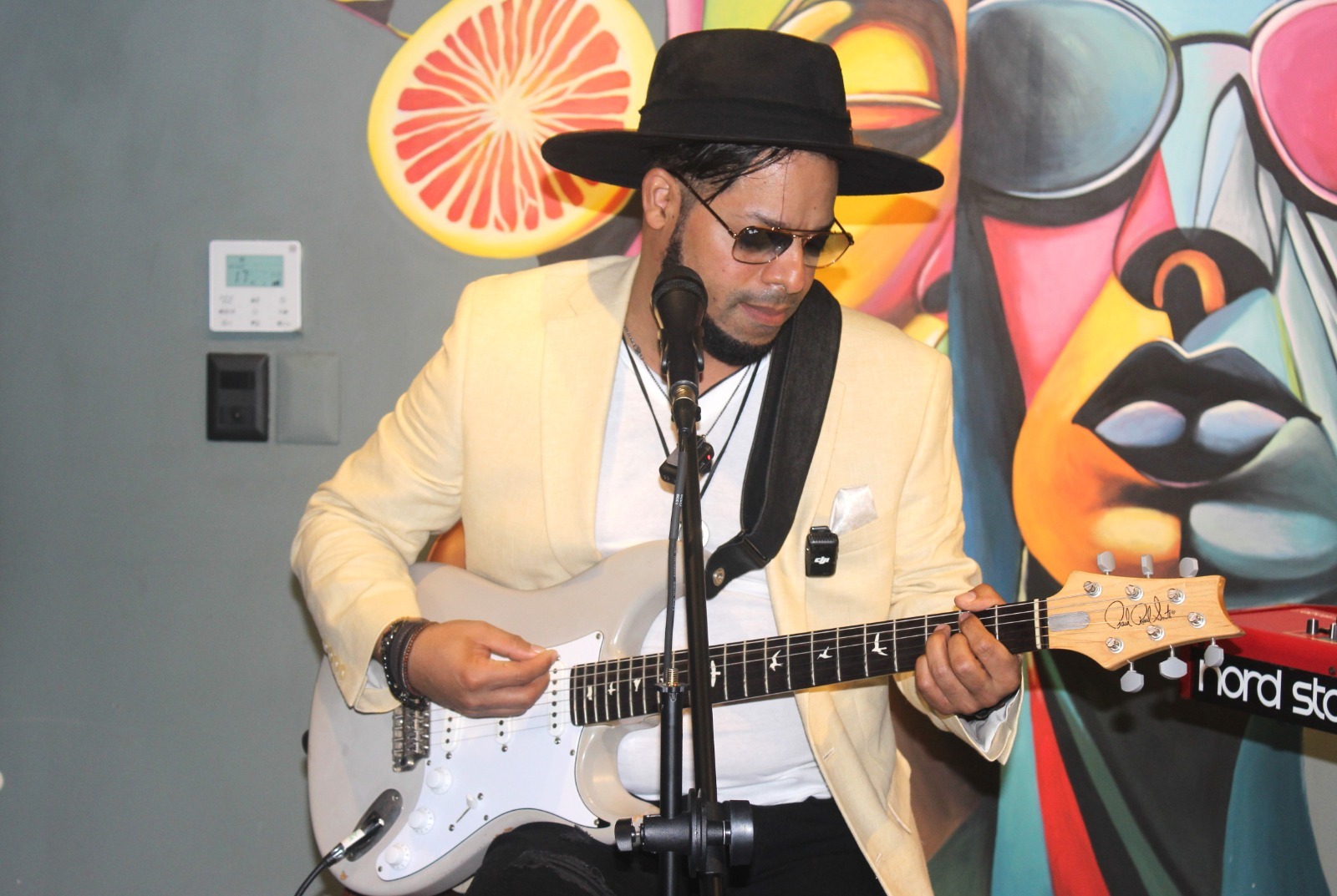 Rioz, cantautor que viene a conquistar la plaza dominicana con la calidad y originalidad de su música