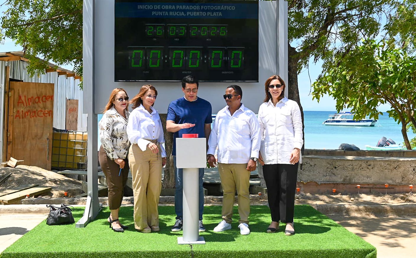 Ministro Collado deja iniciada obra en la playa de Punta Rucia, Puerto Plata