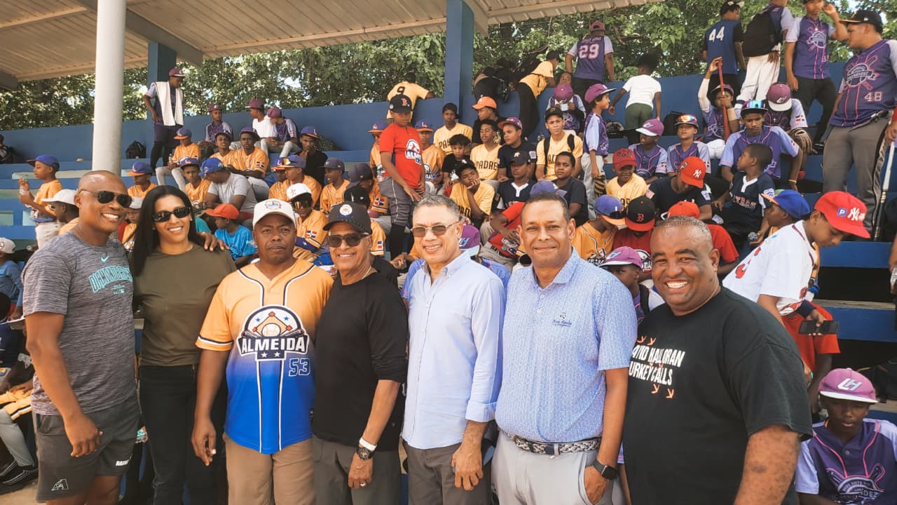 Fundación Rincón impulsa el béisbol juvenil en Las Galeras con clínica encabezada por Rafael Landestoy