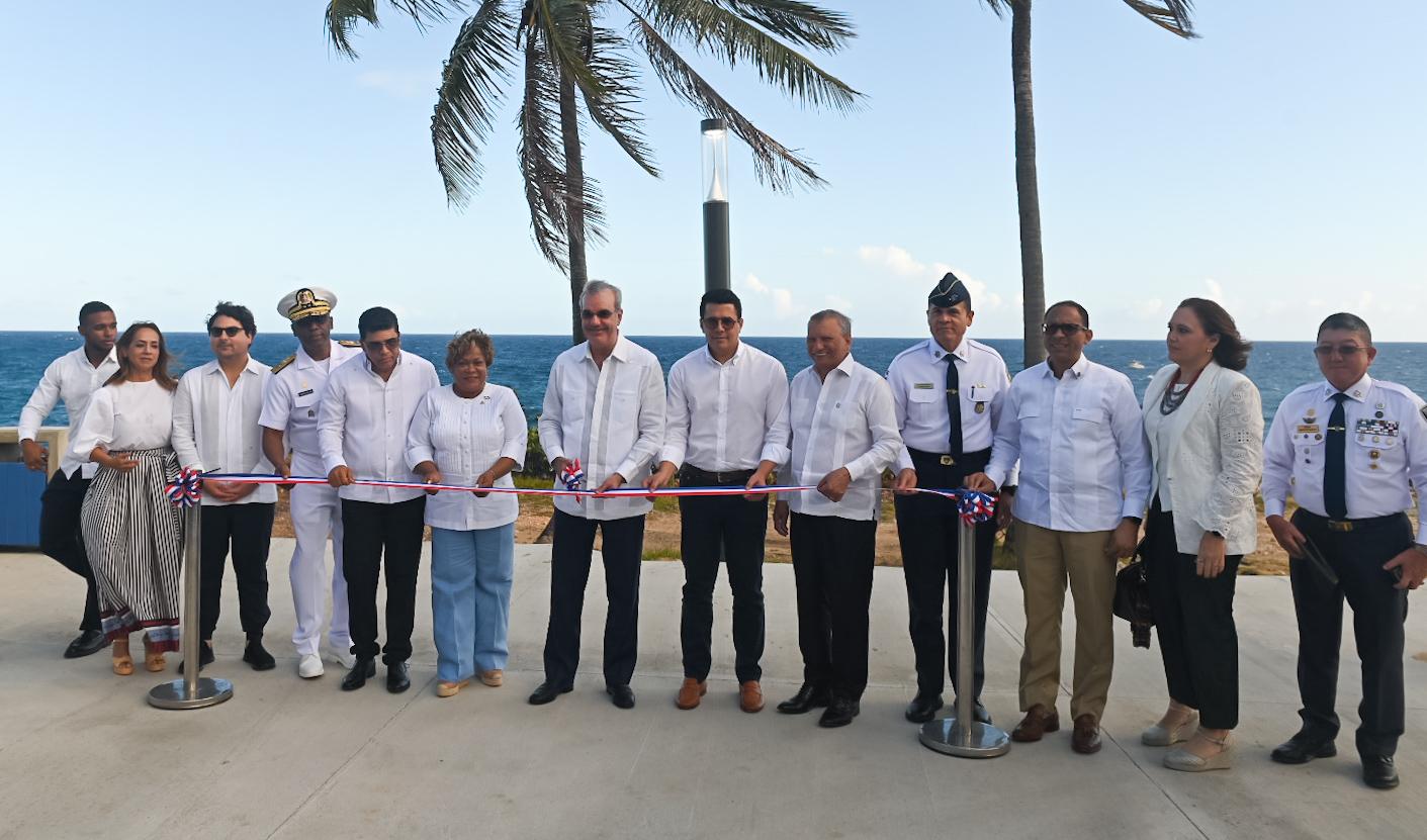 Presidente Abinader y ministro Collado inauguran segunda etapa del malecón de Santo Domingo Este