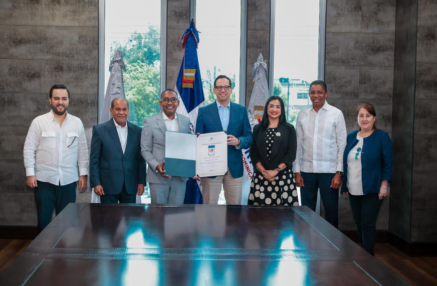 Departamento Aeroportuario recibe Sello CAF que reconoce transparencia en gestión