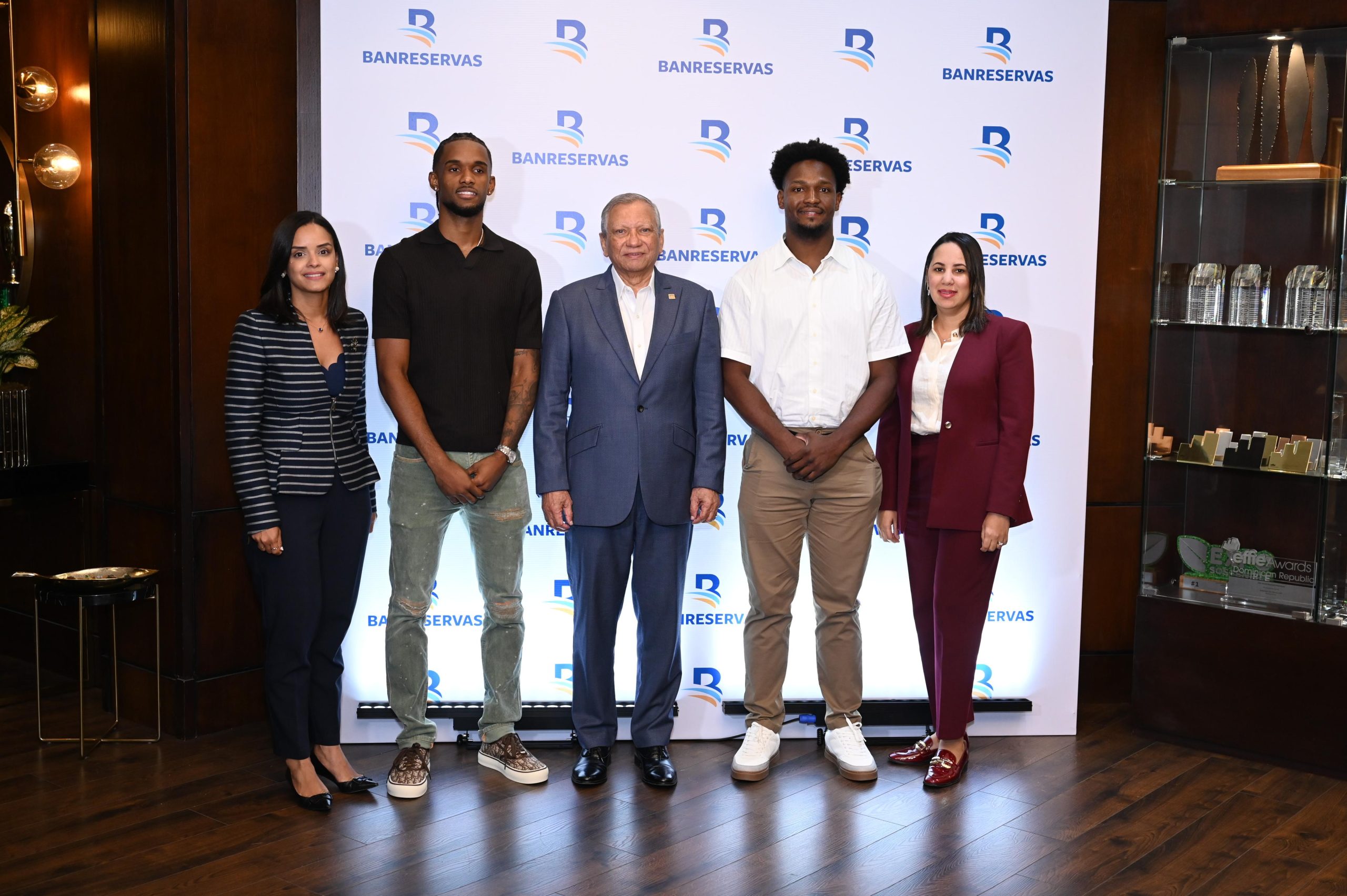 Banreservas incorpora a Jean Montero y Andrés Feliz como embajadores para fortalecer el orgullo dominicano en Europa