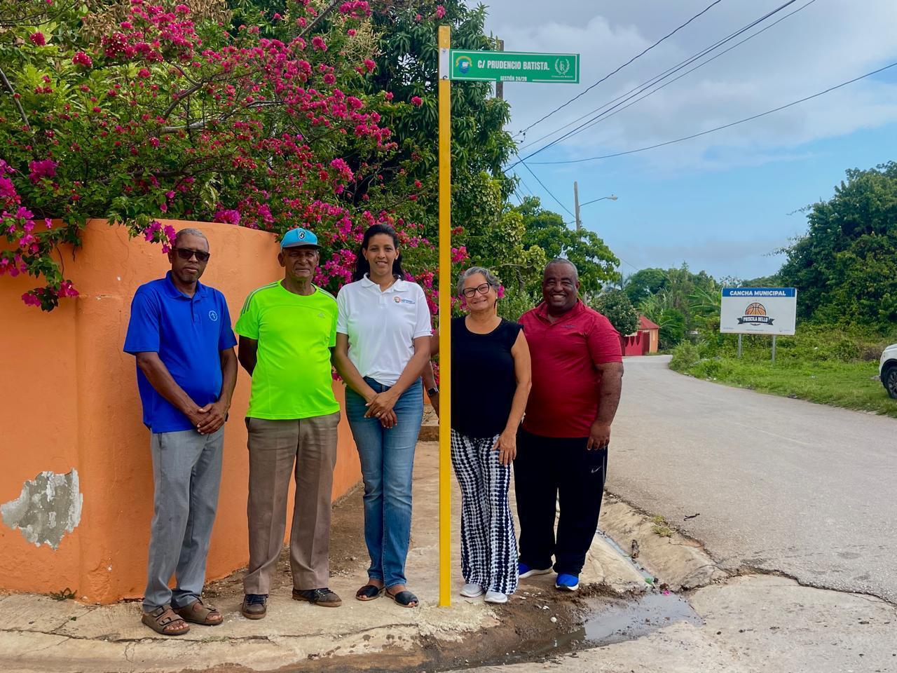 La Alcaldía de Las Galeras y Fundación Rincón impulsan la instalación de señalización de calles en vías públicas