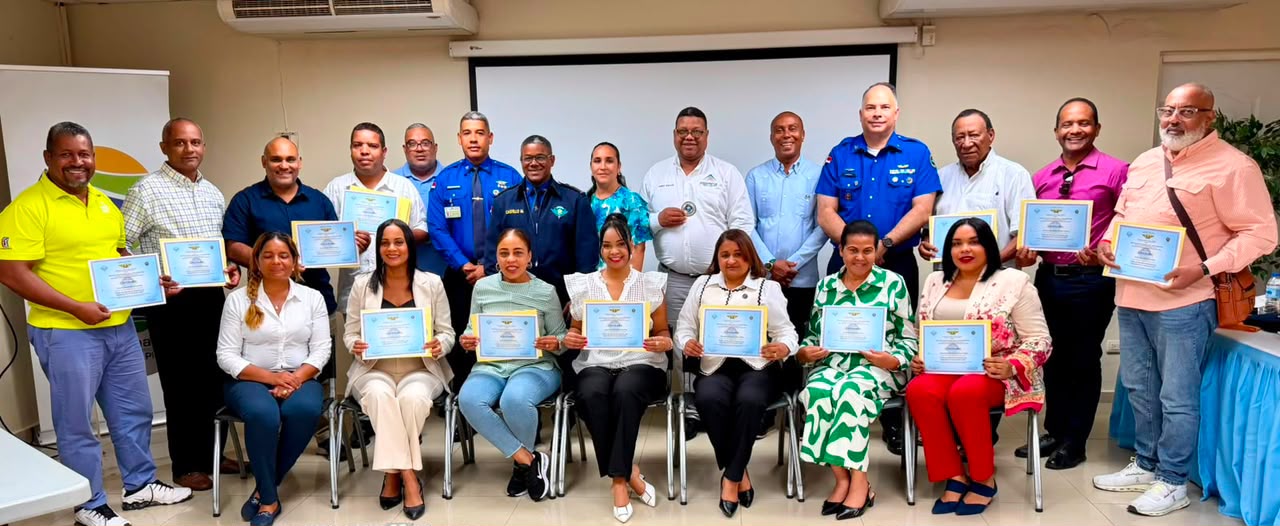 Adompretur Puerto Plata y CESAC fortalecen la formación de periodistas con taller sobre seguridad de la aviación civil