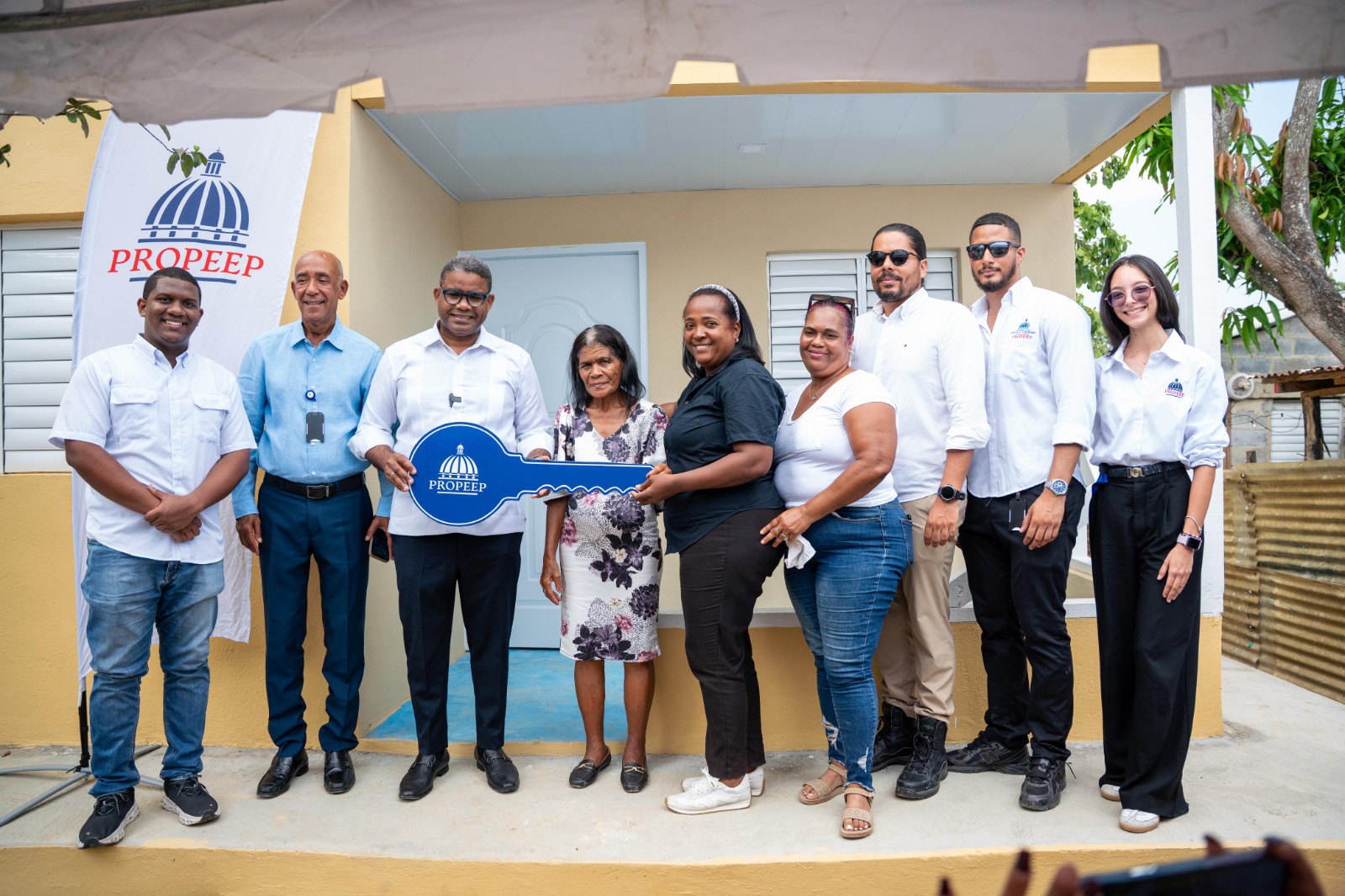 Propeep construye y entrega vivienda digna a doña Olinda de 73 años, en Manoguayabo, que le devuelve tranquilidad y esperanza a toda su familia