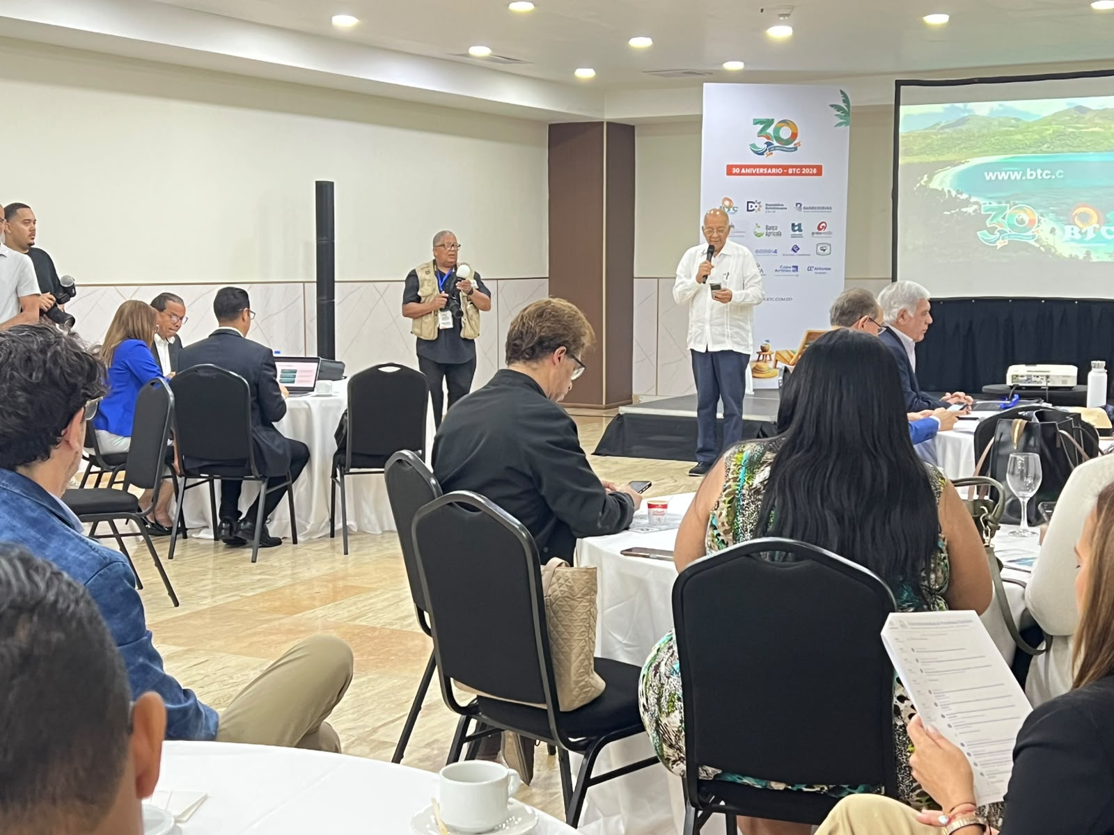 Adompretur reúne a periodistas en foro internacional sobre turismo