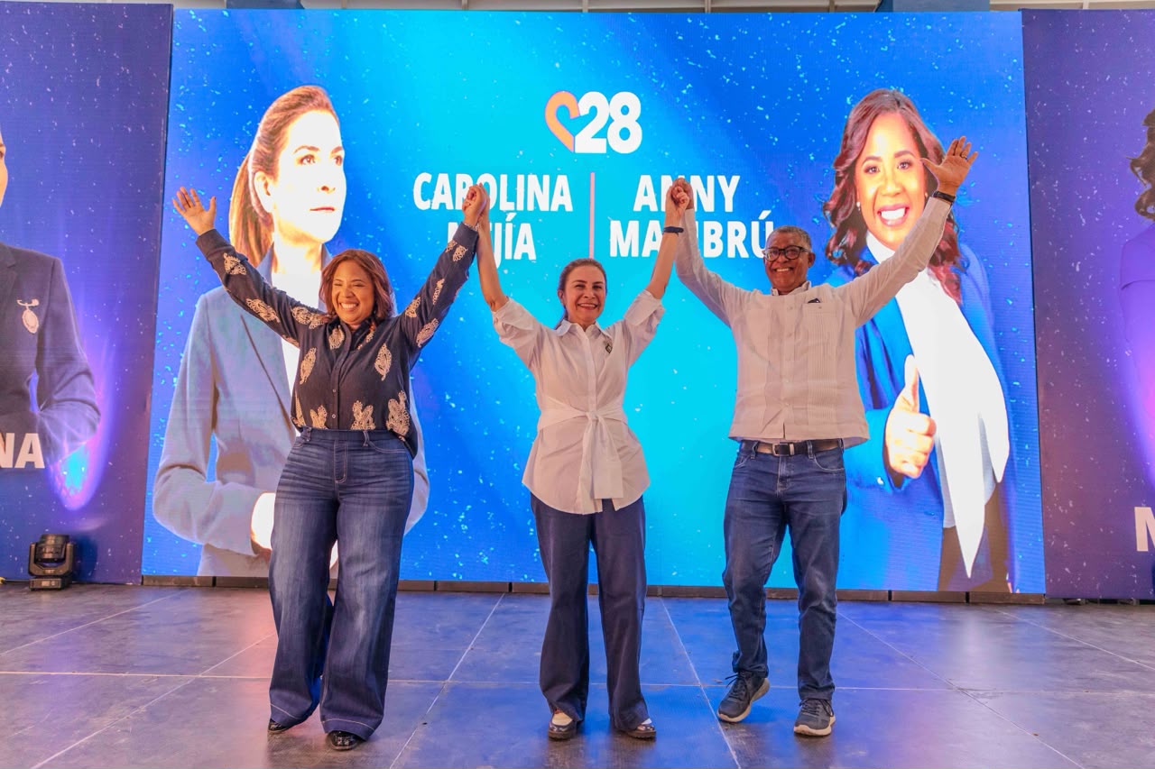 Carolina recibe apoyo de la diputada Anny Mambrú y ex secretario general del ayuntamiento SDE Jesús Colón